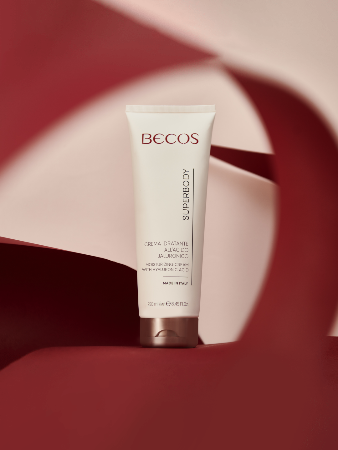 Crema all'acido jaluronico dalla texture morbida e nutriente per un’azione idratante intensiva. La sua formulazione contribuisce a ripristinare e mantenere un ottimale tasso di idratazione della pelle, idratandola in modo duraturo e costante.