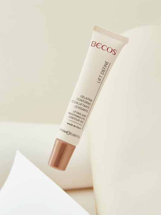 Un contorno occhi dalla texture gelatinosa che dona un effetto tensore immediato. La sua formulazione contribuisce a risollevare il contorno occhi con effetto liftante. Contrasta e distende efficacemente le rughe d’espressione e i segni del tempo, grazie a ingredienti dalla nota capacità di risollevare la piega palpebrale. Lo sguardo è subito più aperto, riposato e disteso.