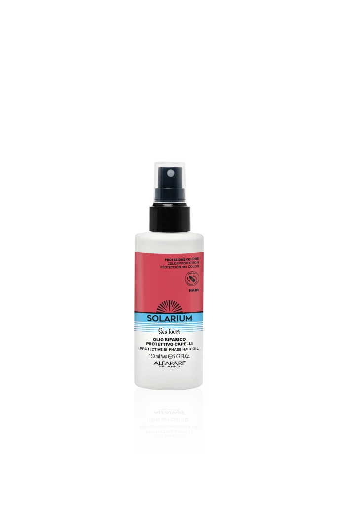 Olio solare bifasico in spray, specifico per capelli, che protegge, nutre e ridensifica la fibra capillare. Un vero e proprio concentrato di attivi per preservare il colore e la bellezza del capello, donando idratazione, luminosità e morbidezza. Non unge né appesantisce, lasciando il capello morbido ed elastico.