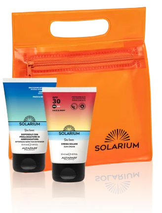 Una colorata pochette che racchiude la suncare routine essenziale e indispensabile anche in viaggio: crema solare e doposole in pratici formati a prova di check-in. Dimensioni mini, prestazioni maxi con i nuovi travel set di SOLARIUM SEA LOVER