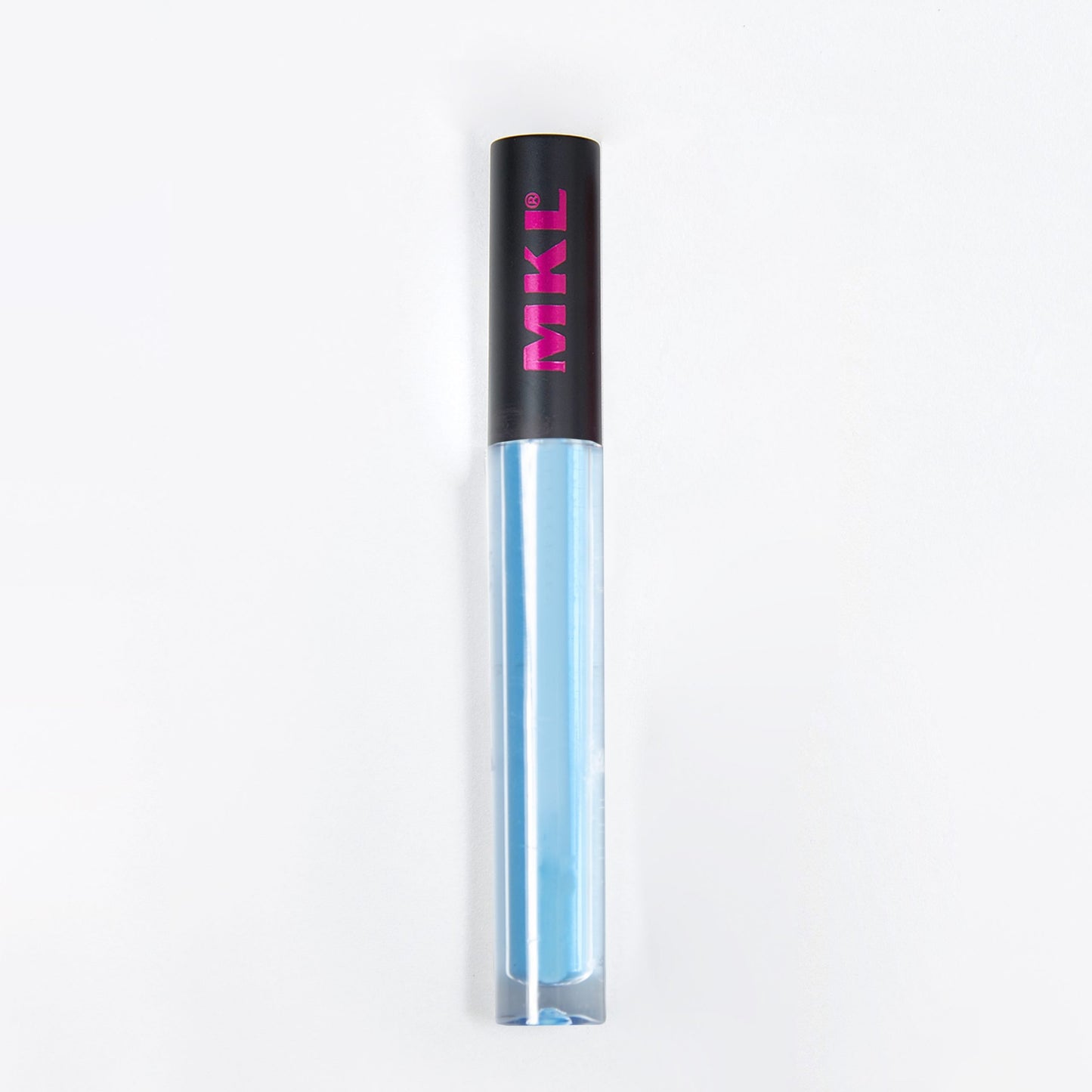 I lip oil idratano e nutrono le labbra rivestendole con un velo impalpabile di colore, che si percepisce solo attraverso la luce solare. Ogni nuance prende nome dall’aroma che emana.
La texture leggera e scorrevole rende i lip oil alleati preziosi per la beauty routine. Sono completamente Vegani e anallergici.