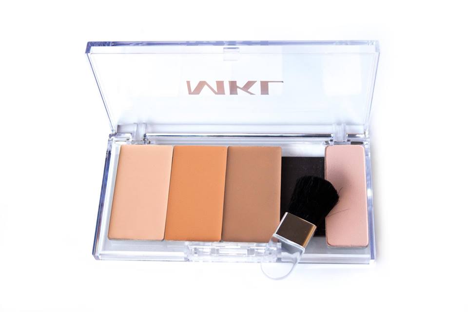 MKL Kit per la correzione di tutti i piccoli inestetismi del viso tramite 3 tonalità in crema estremamente coprenti. Nella confezione troverai anche una polvere fissante Silk e un pennellino per l' applicazione