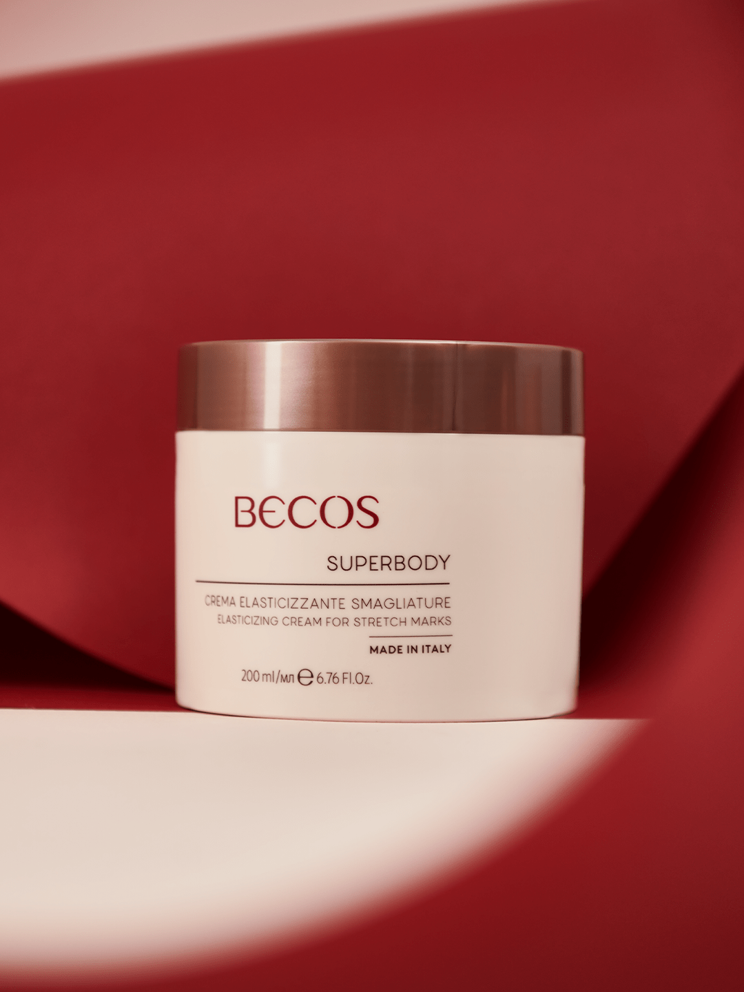 una crema nutriente ed elasticizzante dedicata al trattamento della pelle di tutto il corpo. La sua formulazione è così efficace ma al contempo delicata, da essere adatta anche alle donne in gravidanza e in allattamento, per elasticizzare la pelle e prevenire le smagliature.