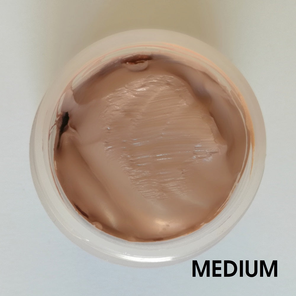 MKL Soft mousse, fondo matt dalla texture leggera e cremosa, le piccole bollicine d’aria presenti che contengono il pigmento ne permettono la stesura uniforme e morbida. Ottimo per le pelli intossinate e asfittiche, dona un aspetto luminoso e vellutato a lunga durata. Colore medium