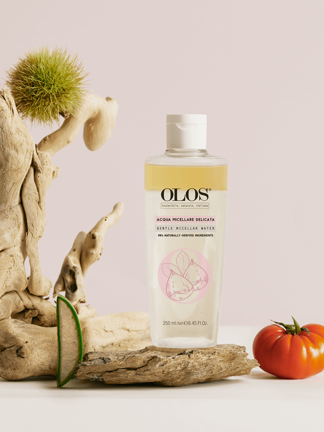 OLOS ACQUA MICELLARE DELICATA. Acqua micellare dalla formula bifasica, che deterge, strucca e tonifica, elimina con delicatezza le impurità ed il make-up, anche quello a lunga tenuta, ideale anche per le pelli sensibili e tendenti ai rossori. Gli ingredienti sono per il 98% di origine naturale.
