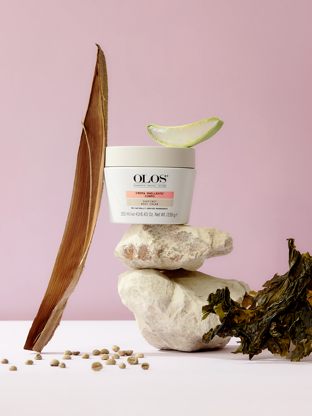 OLOS CREMA CORPO SNELLENTE. Crema strutturata che contrasta la comparsa di rotondità eccessive o ribelli (in particolare su fianchi, addome, vita, braccia e ginocchia) e rimodella le forme del corpo.