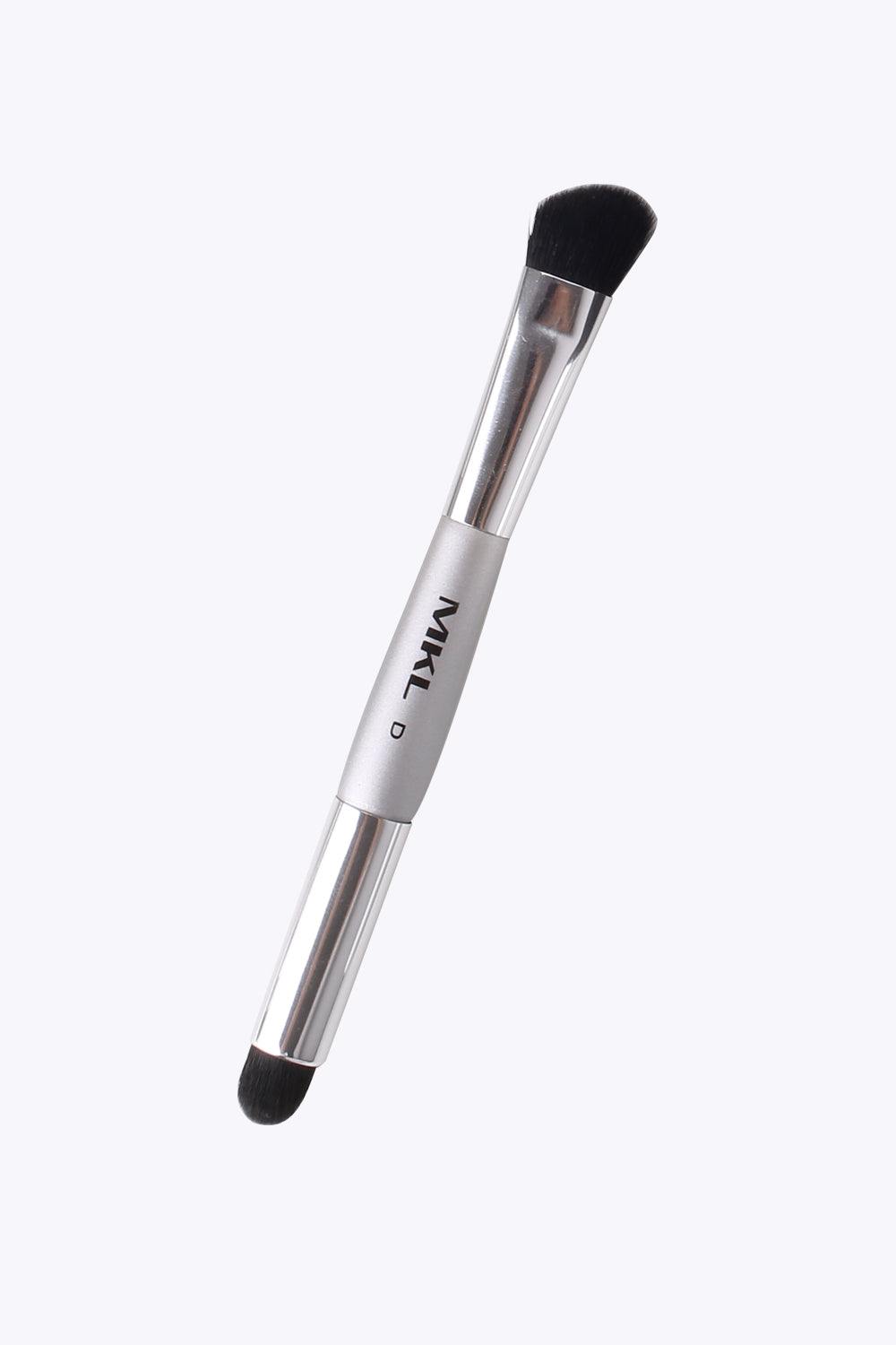 MKL Pennello D in fibra di qualità. Rilascia il prodotto senza trattenerlo, con perfezione e comfort. Consigliato per stendere il Kit Correttore Perfetto, per nascondere le imperfezioni del viso