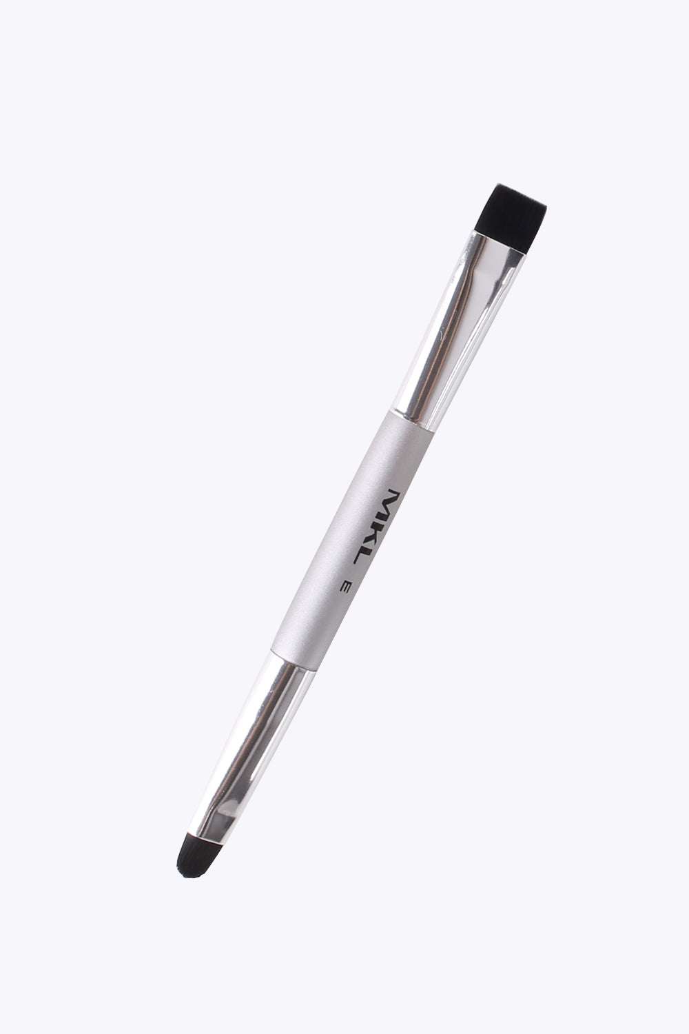 Pennello E consigliato per delineare e riempire le labbra utilizzando i Chubby o gli Stick filler. Inoltre è utile per ricostruire e disciplinare le sopracciglia. Si pulisce con acqua e sapone neutro.