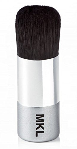MKL Pennello B in fibra tridimensionale indeformabile dalla forma bombata; Adatto alla stesura dei fondotinta in crema e liquidi, in particolare del duo Black and White Cream e del fondotinta Perfect Body.