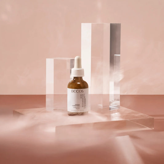 una soluzione ad azione correttiva per le pelli che presentano macchie e imperfezioni.
Dropper - 30 ml
Arricchita con Acido Tranexamico, che contrasta efficacemente macchie scure, e Niacinamide.


Applicare mattina o sera sul viso e massaggiare fino a completo assorbimento.