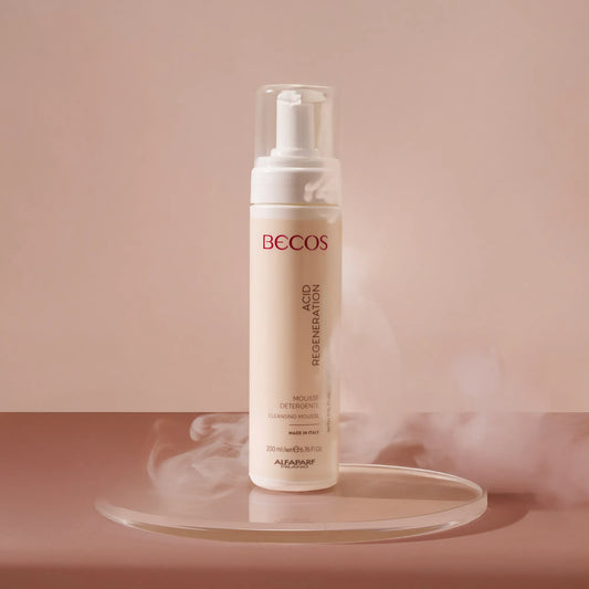 Soffice mousse detergente che rimuove impurità e residui di makeup.
Flacone.
Un trattamento peeling cosmetico quotidiano con Acido Glicolico.