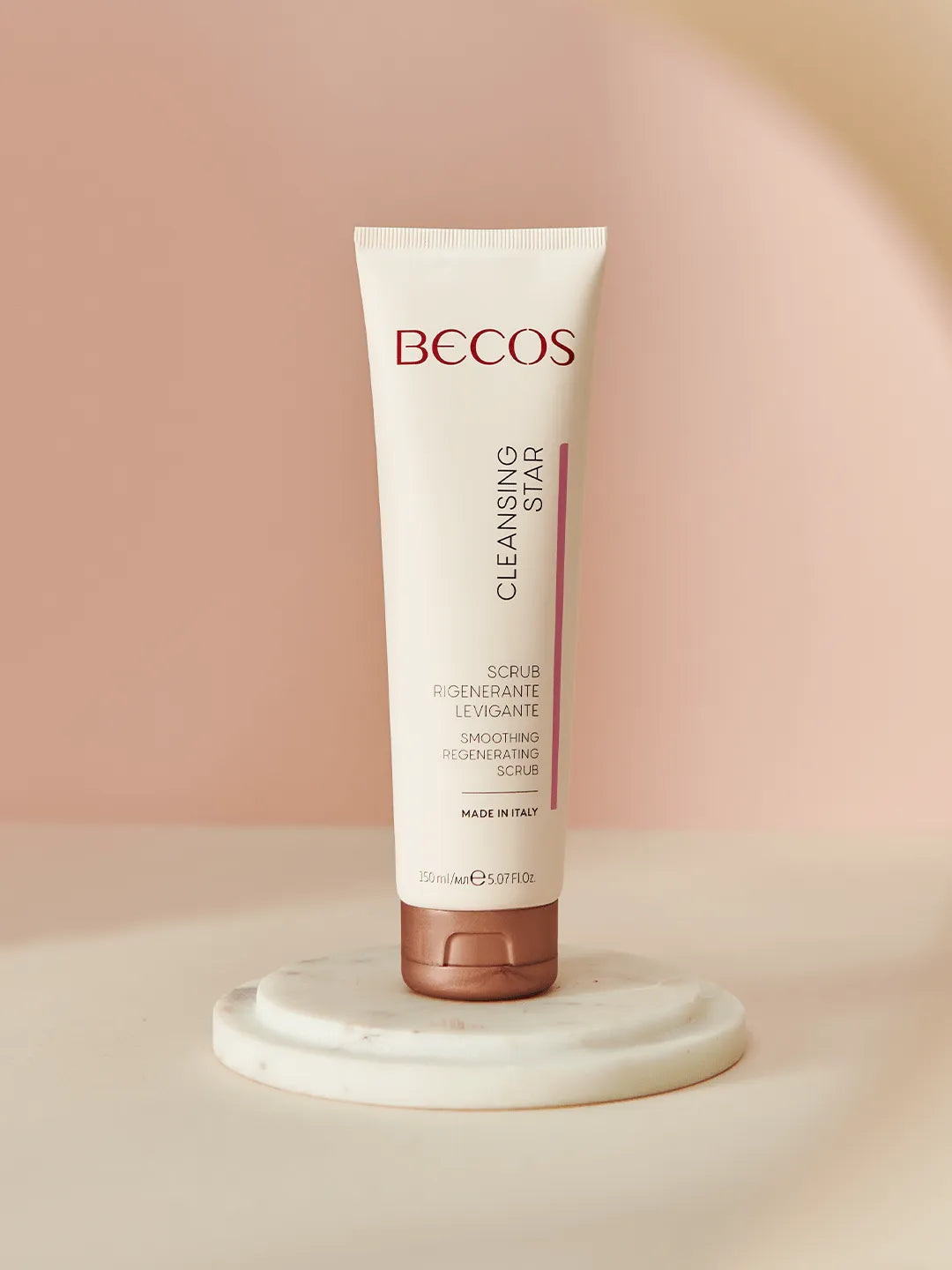 Lo scrub levigante viso che rigenera ed esfolia delicatamente la pelle, eliminando le cellule morte.
Stimola il turnover cellulare, affinando la grana della pelle. Risveglia la radiosità dell’incarnato, lasciandolo liscio, morbido e uniforme.