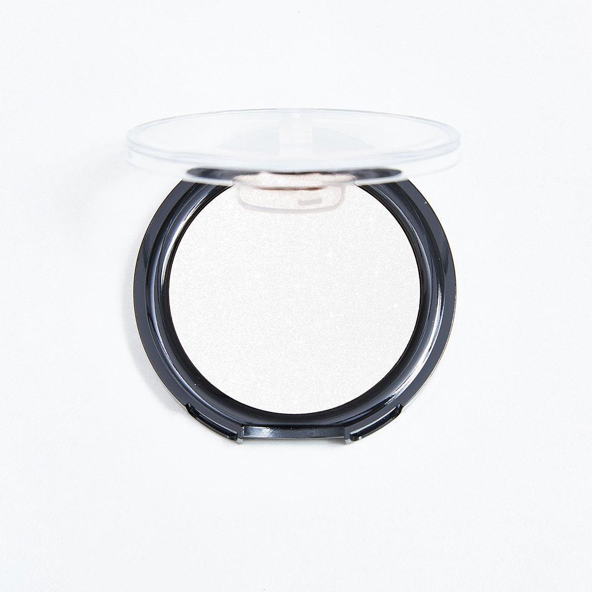 Un blush multiuso illuminante per zigomi, occhi e labbra con una texture vellutata e una formulazione unica, ideale per ravvivare il colorito con un irresistibile effetto curato “bonne mine”