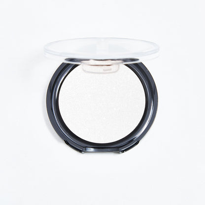 Un blush multiuso illuminante per zigomi, occhi e labbra con una texture vellutata e una formulazione unica, ideale per ravvivare il colorito con un irresistibile effetto curato “bonne mine”