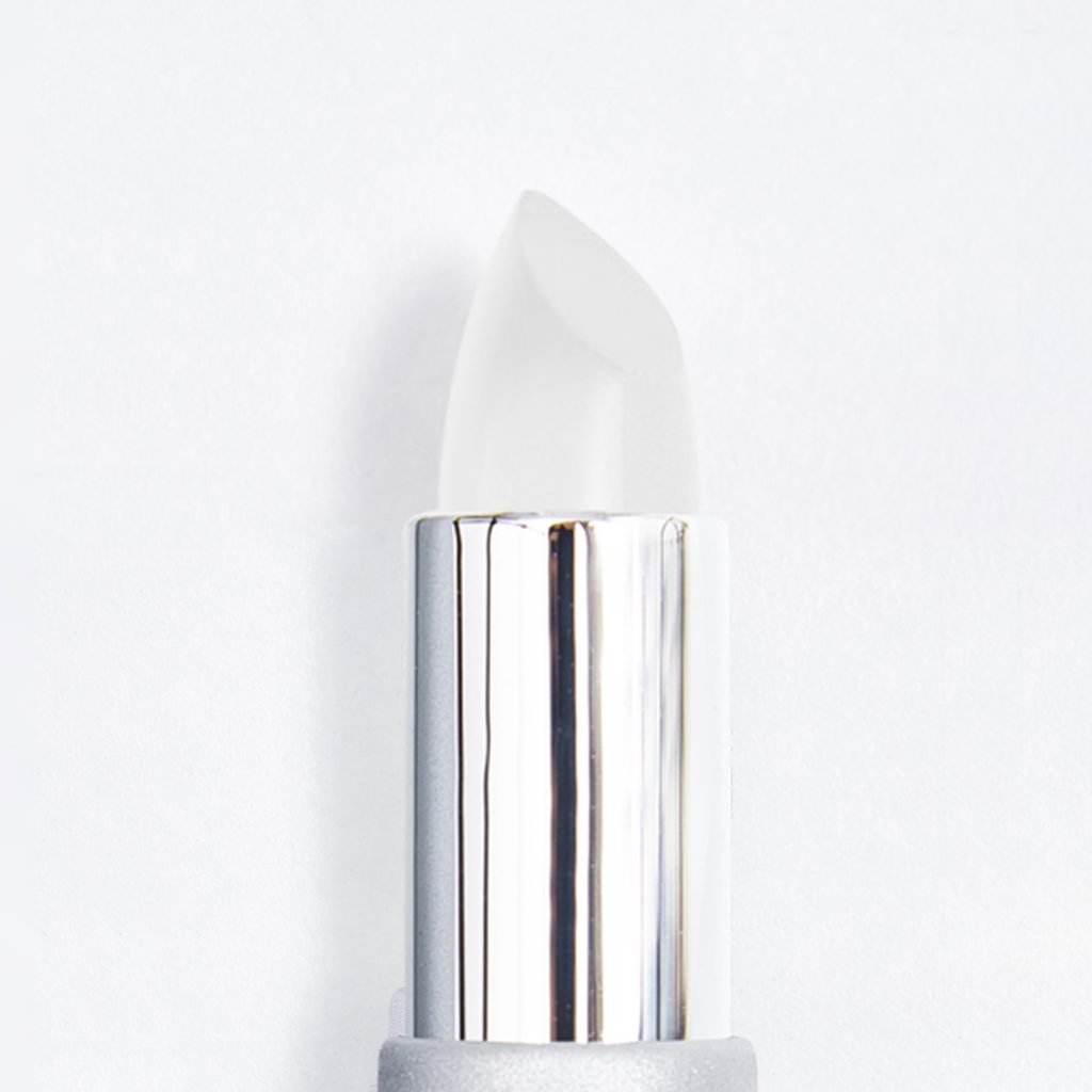 La texture intensa ed avvolgente di PLUMPING KISS LIPGLOSS rende le labbra morbide e voluminose senza appiccicare. Grazie alle sfere di Acido Ialuronico e all’estratto di Capsico contenute nella formula, basta una sola applicazione per avere labbra idratate, morbide e irresistibilmente rimpolpate con una piacevole sensazione di immediata freschezza ed un effetto tensore che dura a lungo.