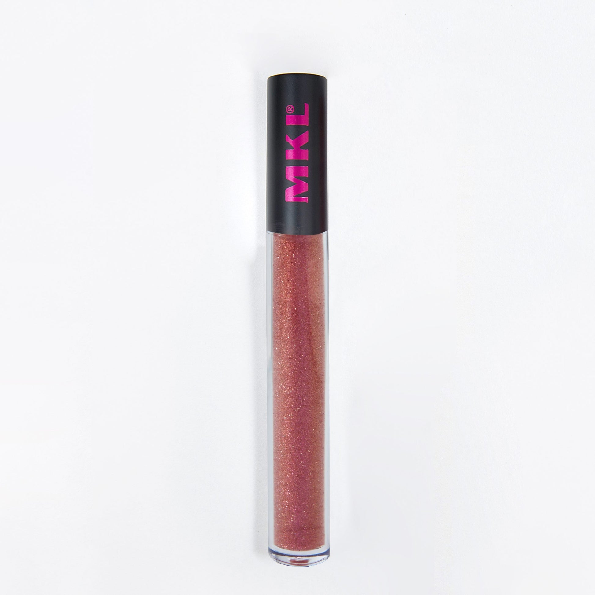 Un gloss labbra ultra luminoso che dona brillantezza intensa e un effetto rimpolpante.

La sua formula idratante e protettiva garantisce labbra voluminose e morbide per tutto il giorno.

La tonalità “arancio caramellato” aggiunge un tocco caldo e sensuale al tuo look.

La sua texture leggera non appiccica, offrendo un comfort ottimale durante l’intera giornata.
